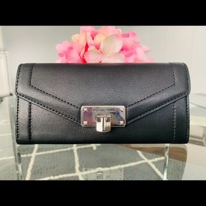 NWT Michael Kors KINSLEY Carryall Leather